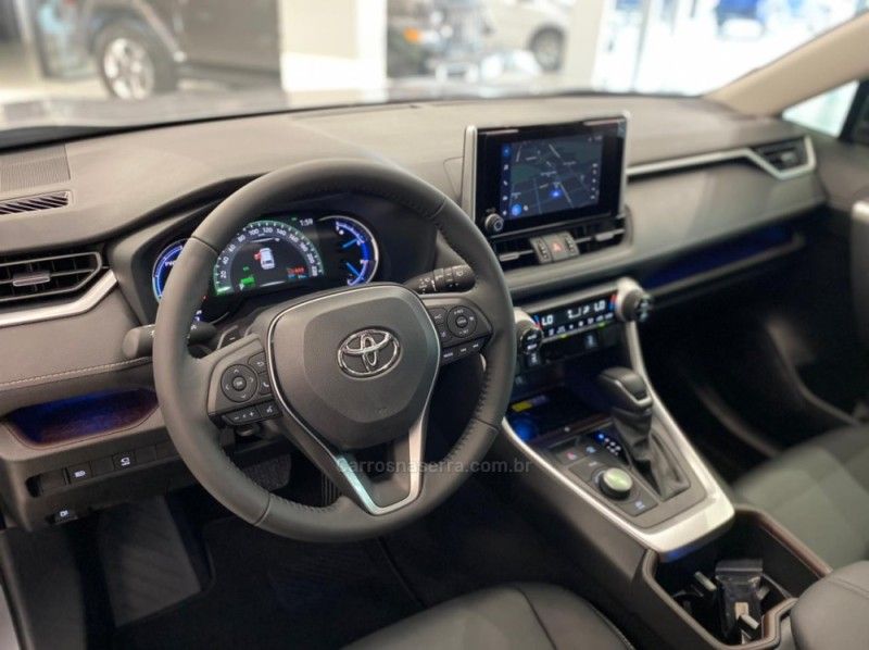 TOYOTA RAV4 2.5 SX LAWD HYBRID 4X4 16V 2026/2026 ÓTIMA CAR FLORES DA CUNHA / Carros no Vale