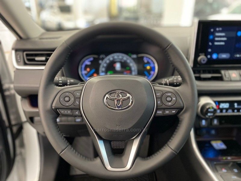 TOYOTA RAV4 2.5 SX LAWD HYBRID 4X4 16V 2026/2026 ÓTIMA CAR FLORES DA CUNHA / Carros no Vale