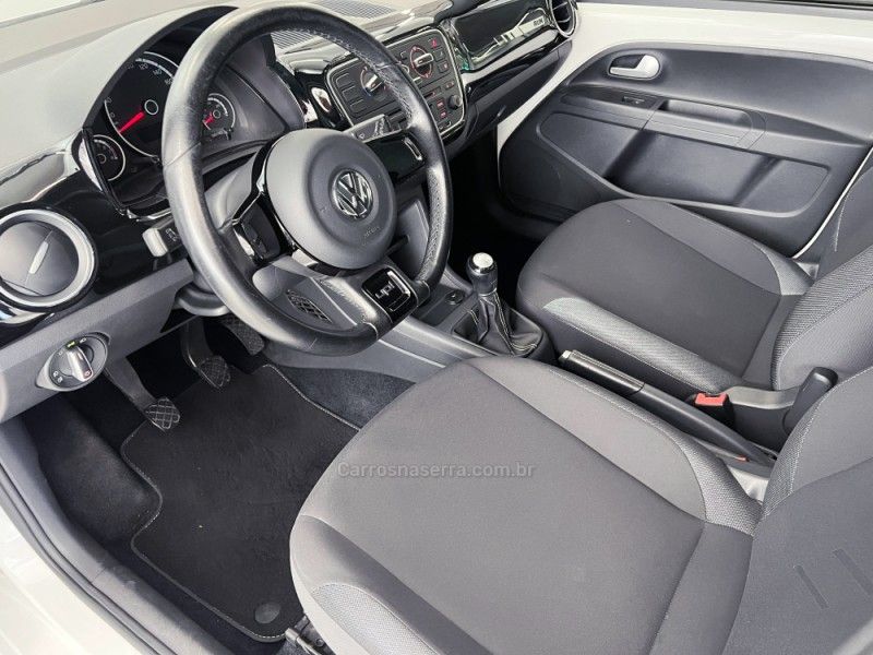 VOLKSWAGEN UP 1.0 MPI RUN UP 12V 2016/2017 ÓTIMA CAR FLORES DA CUNHA / Carros no Vale