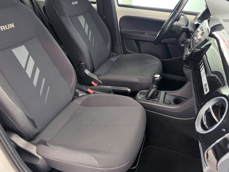 VOLKSWAGEN UP 1.0 MPI RUN UP 12V 2016/2017 ÓTIMA CAR FLORES DA CUNHA / Carros no Vale