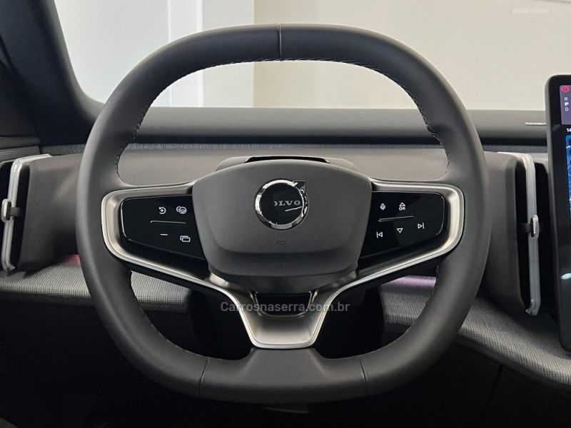 VOLVO EX30 ULTRA EXTENDED RANGE 2024/2024 ÓTIMA CAR FLORES DA CUNHA / Carros no Vale