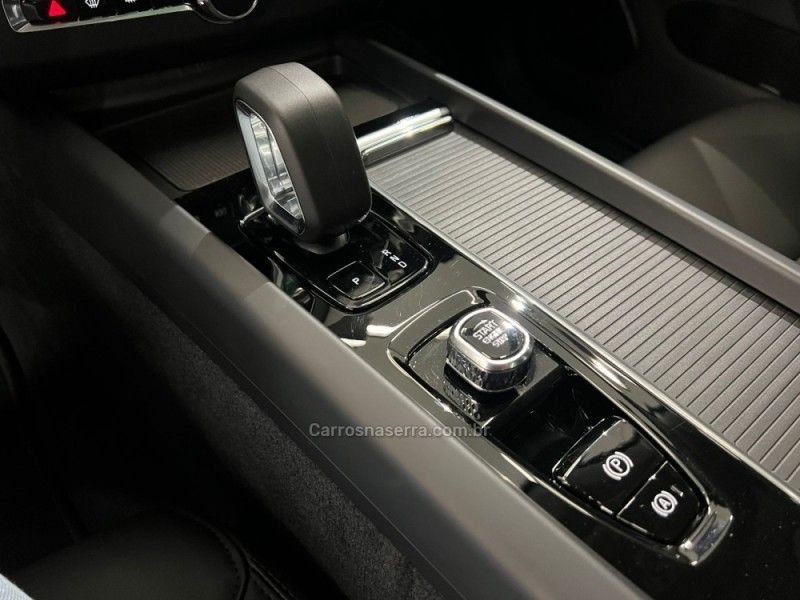 VOLVO XC60 2.0 T8 RECHARGE PLUS AWD HIBRIDO 2025/2026 ÓTIMA CAR FLORES DA CUNHA / Carros no Vale VOLVO XC60 2.0 T8 RECHARGE PLUS AWD HIBRIDO 2025/2026 ÓTIMA CAR FLORES DA CUNHA / Carros no Vale