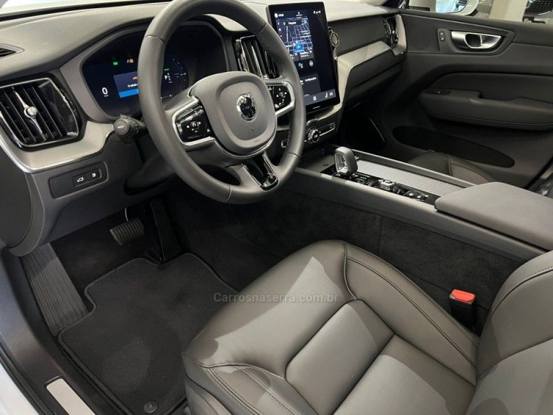 VOLVO XC60 2.0 T8 RECHARGE PLUS AWD HIBRIDO 2025/2026 ÓTIMA CAR FLORES DA CUNHA / Carros no Vale