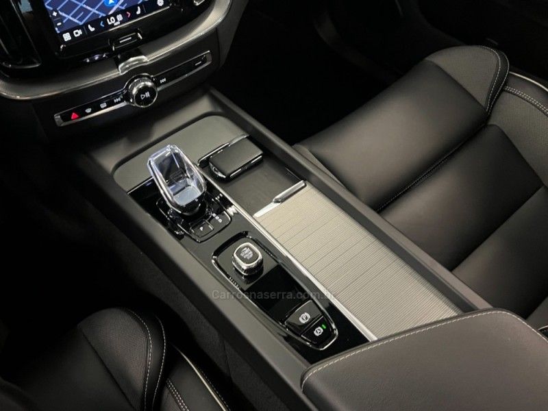 VOLVO XC60 2.0 T8 ULTIMATE DARK AWD HIBRIDO 2024/2024 ÓTIMA CAR FLORES DA CUNHA / Carros no Vale
