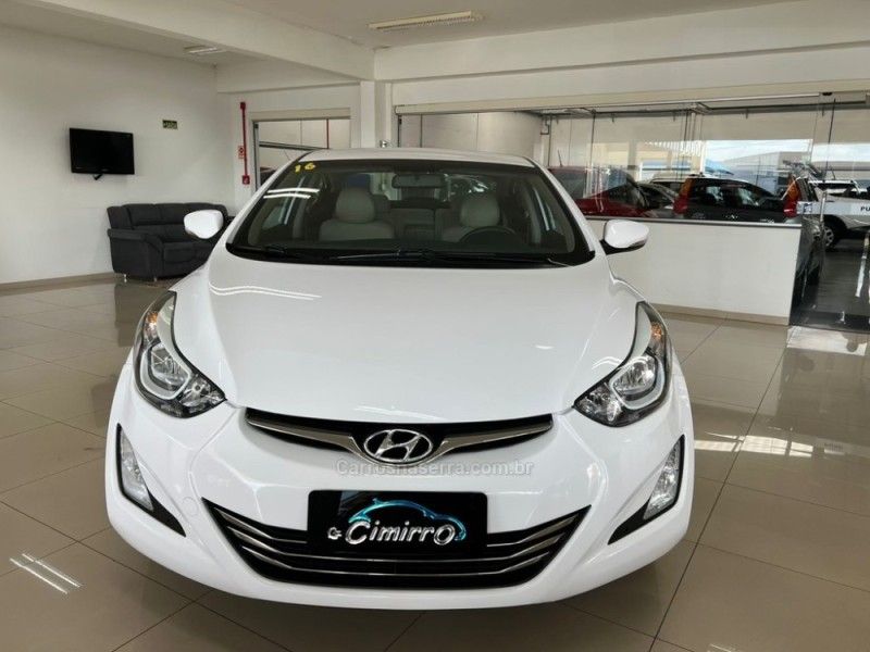 HYUNDAI ELANTRA 2.0 16V 2015/2016 CIMIRRO AUTOMÓVEIS TAQUARA / Carros no Vale