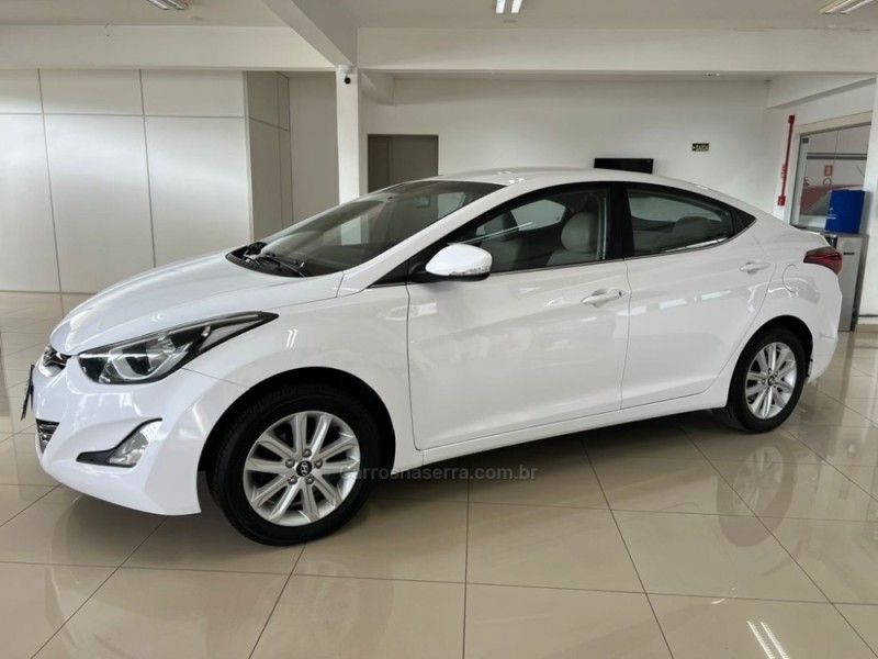 HYUNDAI ELANTRA 2.0 16V 2015/2016 CIMIRRO AUTOMÓVEIS TAQUARA / Carros no Vale