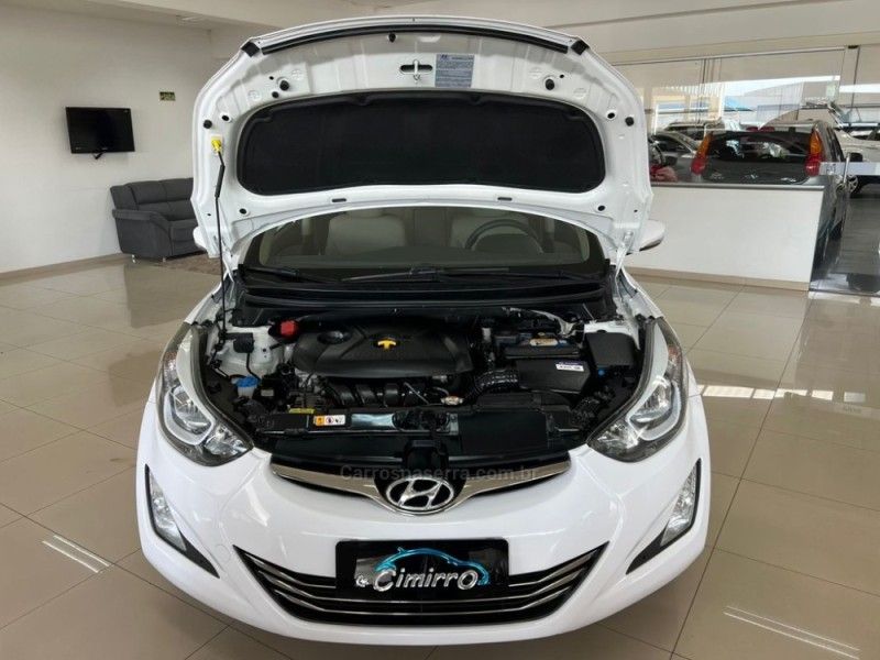 HYUNDAI ELANTRA 2.0 16V 2015/2016 CIMIRRO AUTOMÓVEIS TAQUARA / Carros no Vale