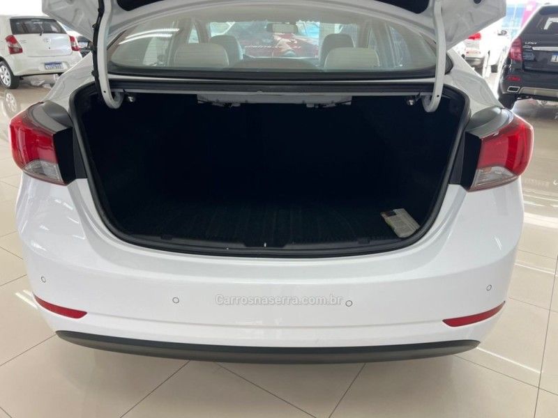 HYUNDAI ELANTRA 2.0 16V 2015/2016 CIMIRRO AUTOMÓVEIS TAQUARA / Carros no Vale
