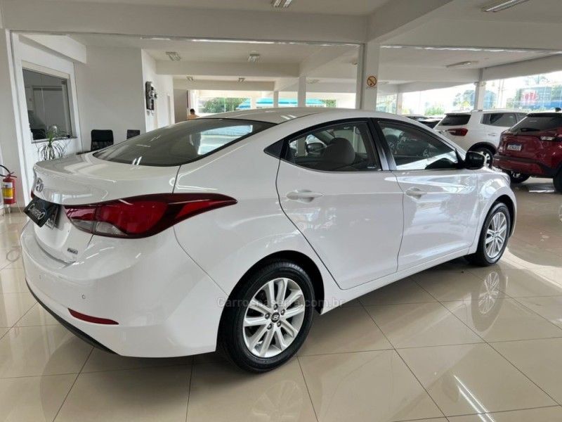 HYUNDAI ELANTRA 2.0 16V 2015/2016 CIMIRRO AUTOMÓVEIS TAQUARA / Carros no Vale