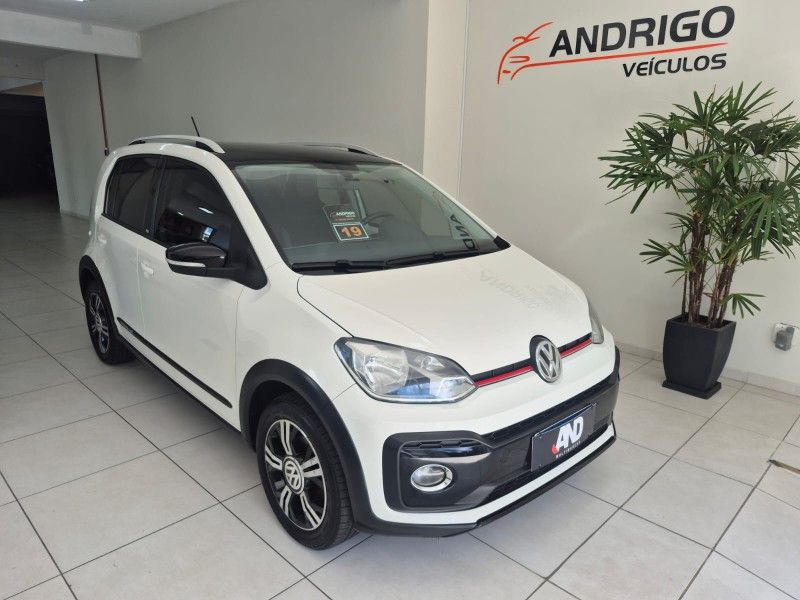 VOLKSWAGEN UP 1.0TSI CROSS 12V 2018/2019 ANDRIGO VEÍCULOS CAXIAS DO SUL / Carros no Vale