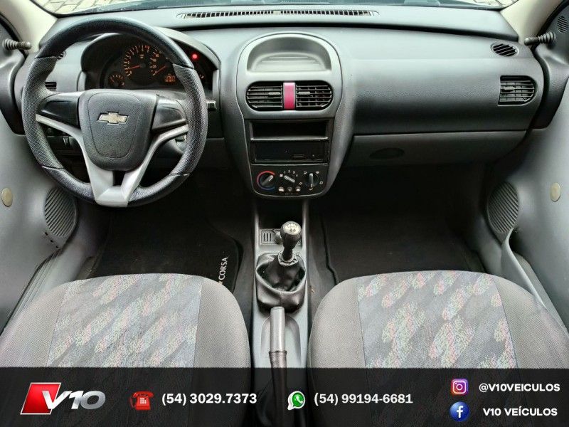 CHEVROLET CORSA 1.8 MPFI SEDAN 8V 2002/2003 V10 VEÍCULOS CAXIAS DO SUL / Carros no Vale