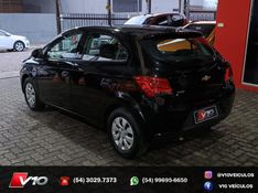 CHEVROLET ONIX 1.0 MPFI LT 8V 2017/2018 V10 VEÍCULOS CAXIAS DO SUL / Carros no Vale