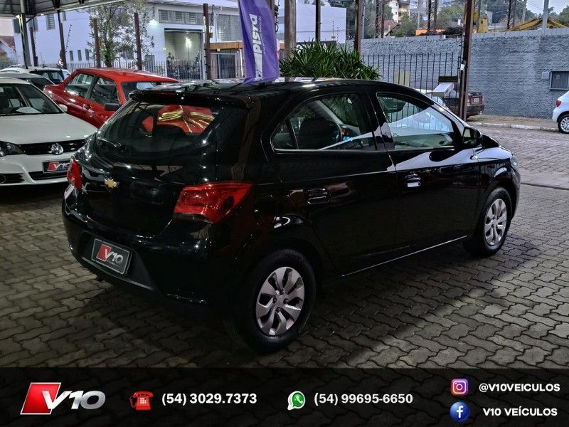 CHEVROLET ONIX 1.0 MPFI LT 8V 2017/2018 V10 VEÍCULOS CAXIAS DO SUL / Carros no Vale