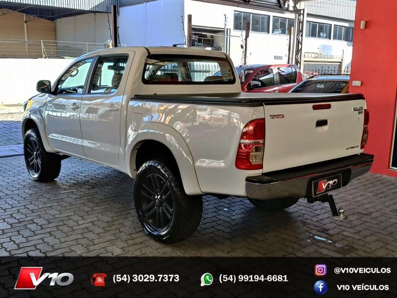 TOYOTA HILUX 2.7 SR 4X2 CD 16V 2013/2014 V10 VEÍCULOS CAXIAS DO SUL / Carros no Vale TOYOTA HILUX 2.7 SR 4X2 CD 16V 2013/2014 V10 VEÍCULOS CAXIAS DO SUL / Carros no Vale
