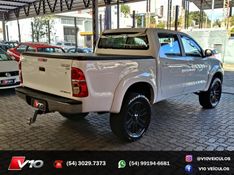 TOYOTA HILUX 2.7 SR 4X2 CD 16V 2013/2014 V10 VEÍCULOS CAXIAS DO SUL / Carros no Vale