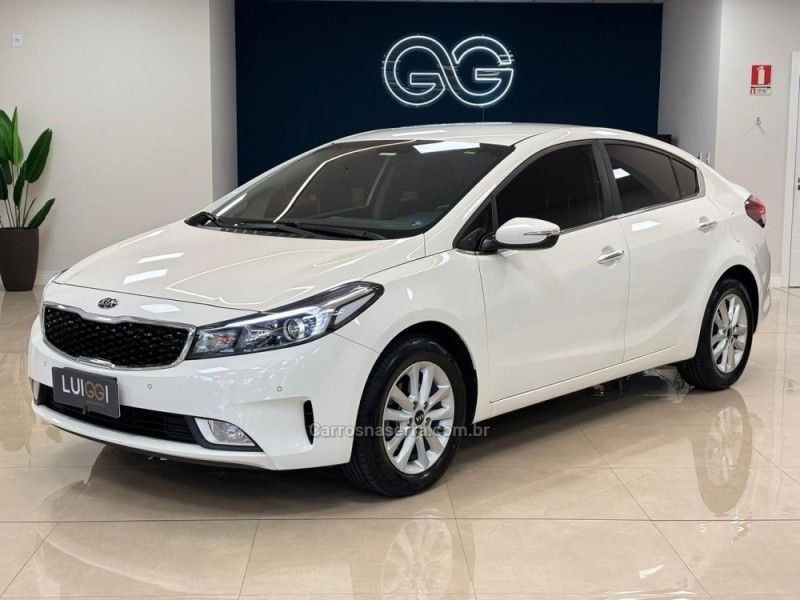 KIA CERATO 1.6 16V SX4 2018/2019 LUIGGI AUTOMÓVEIS CARLOS BARBOSA / Carros no Vale