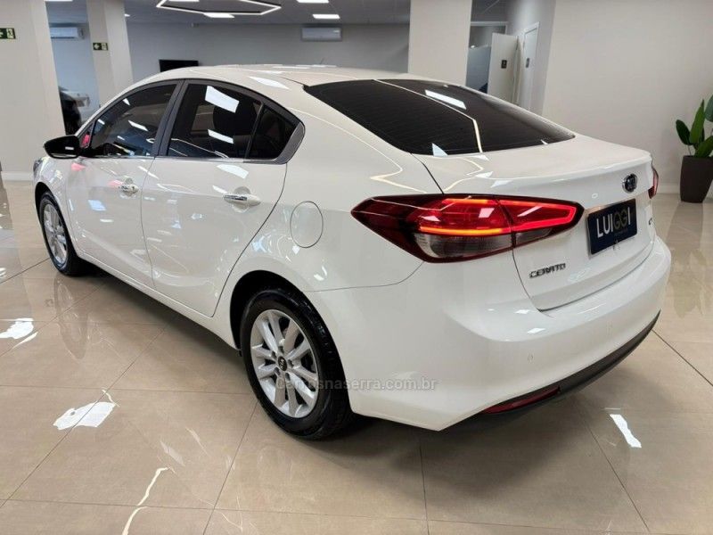 KIA CERATO 1.6 16V SX4 2018/2019 LUIGGI AUTOMÓVEIS CARLOS BARBOSA / Carros no Vale