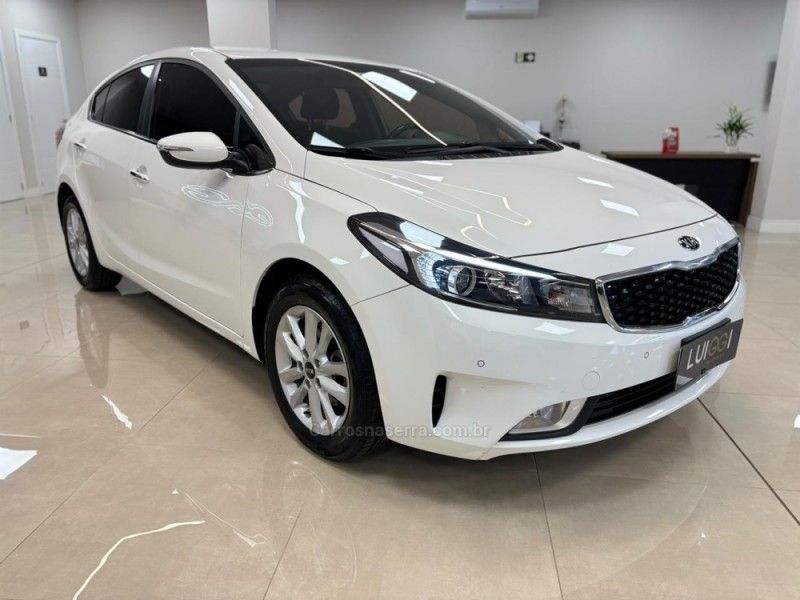 KIA CERATO 1.6 16V SX4 2018/2019 LUIGGI AUTOMÓVEIS CARLOS BARBOSA / Carros no Vale