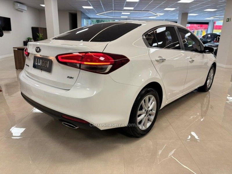 KIA CERATO 1.6 16V SX4 2018/2019 LUIGGI AUTOMÓVEIS CARLOS BARBOSA / Carros no Vale