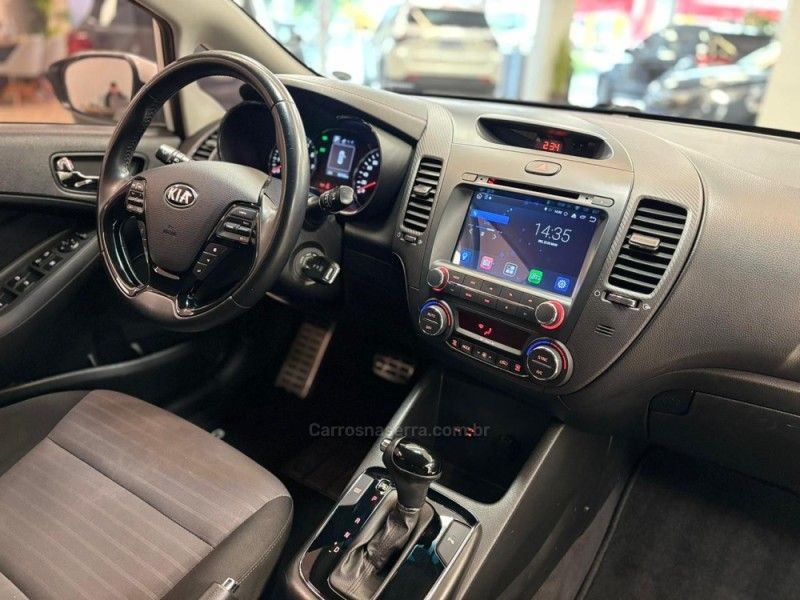 KIA CERATO 1.6 16V SX4 2018/2019 LUIGGI AUTOMÓVEIS CARLOS BARBOSA / Carros no Vale