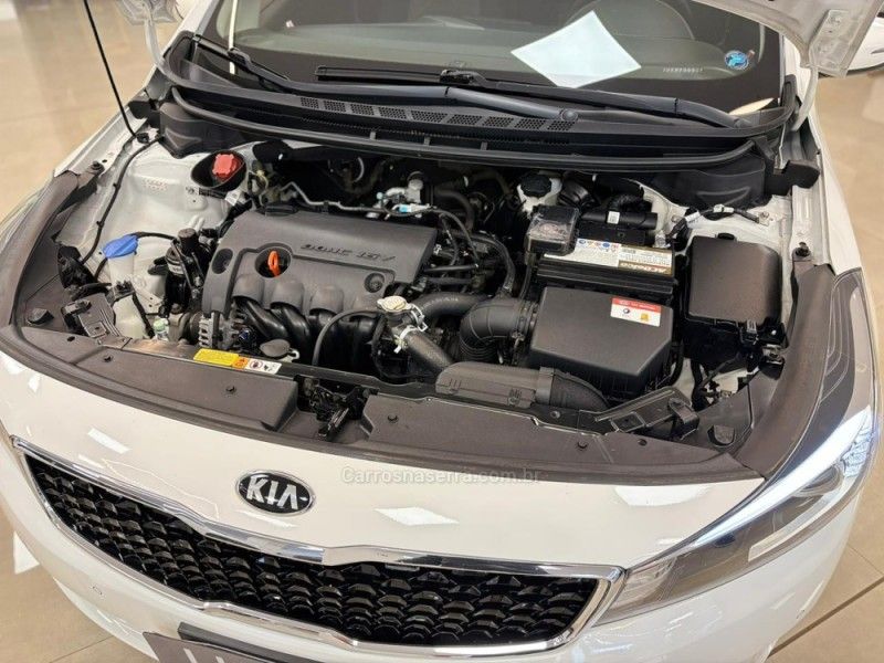 KIA CERATO 1.6 16V SX4 2018/2019 LUIGGI AUTOMÓVEIS CARLOS BARBOSA / Carros no Vale