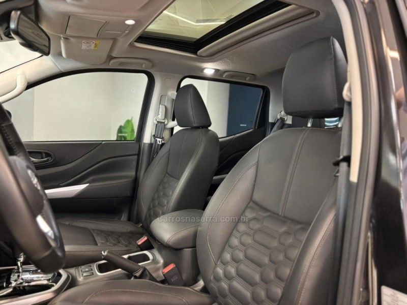 NISSAN FRONTIER 2.3 16V PLATINUM TURBO CD 4X4 2024/2025 LUIGGI AUTOMÓVEIS CARLOS BARBOSA / Carros no Vale