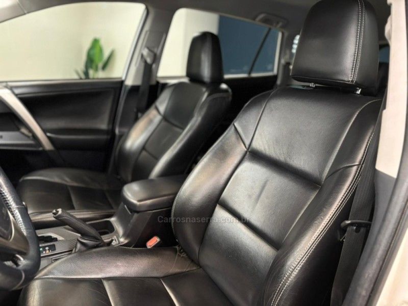 TOYOTA RAV4 2.0 4X2 16V 2014/2014 LUIGGI AUTOMÓVEIS CARLOS BARBOSA / Carros no Vale TOYOTA RAV4 2.0 4X2 16V 2014/2014 LUIGGI AUTOMÓVEIS CARLOS BARBOSA / Carros no Vale