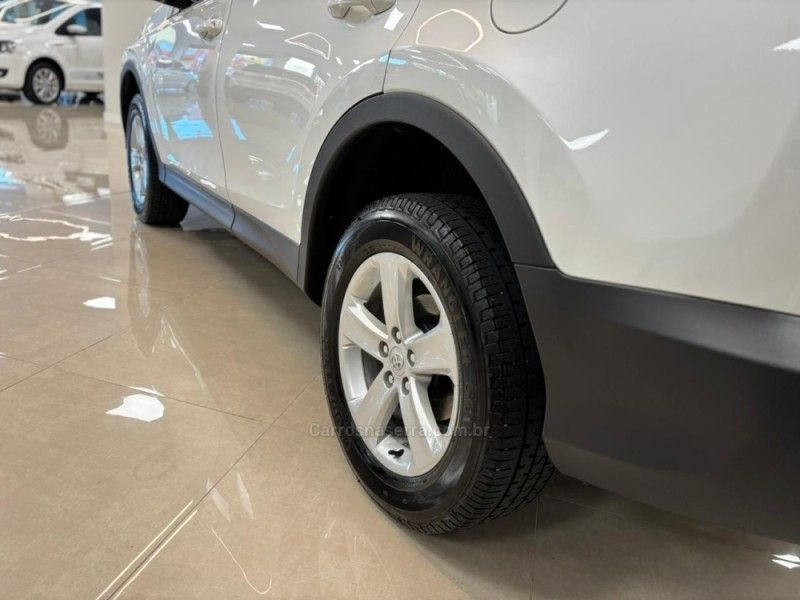 TOYOTA RAV4 2.0 4X2 16V 2014/2014 LUIGGI AUTOMÓVEIS CARLOS BARBOSA / Carros no Vale TOYOTA RAV4 2.0 4X2 16V 2014/2014 LUIGGI AUTOMÓVEIS CARLOS BARBOSA / Carros no Vale