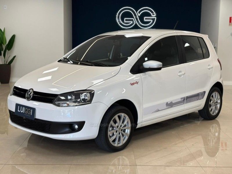 VOLKSWAGEN FOX 1.6 MI ROCK IN RIO 8V 2013/2014 LUIGGI AUTOMÓVEIS CARLOS BARBOSA / Carros no Vale
