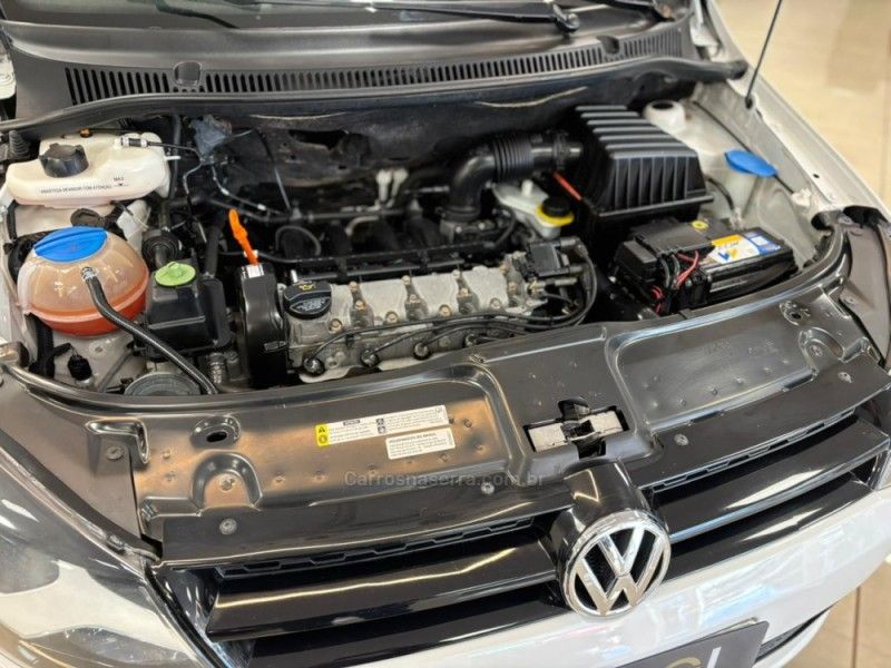 VOLKSWAGEN FOX 1.6 MI ROCK IN RIO 8V 2013/2014 LUIGGI AUTOMÓVEIS CARLOS BARBOSA / Carros no Vale