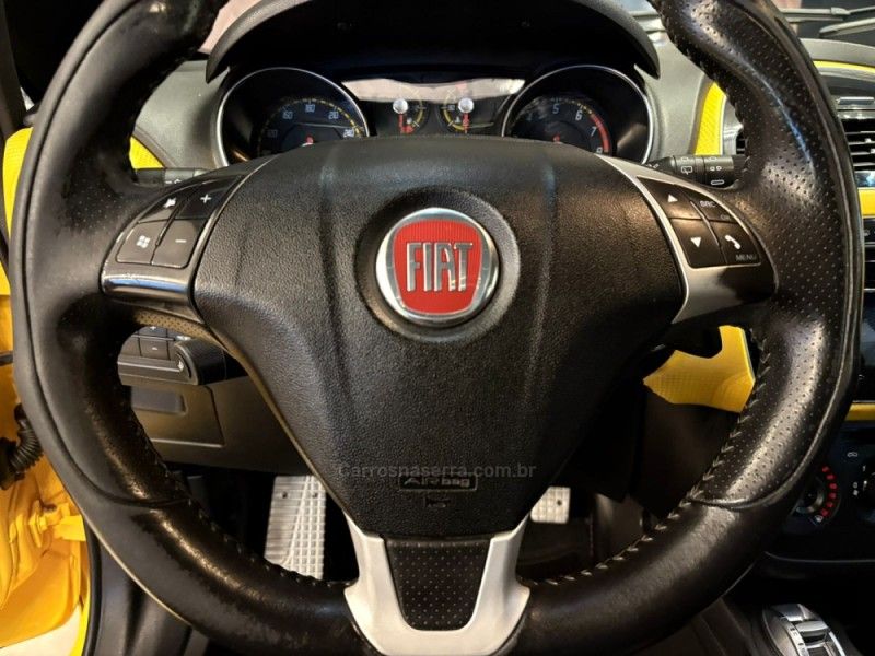 FIAT PUNTO 1.4 MPI 16V T-JET 2013/2013 AUTOGRIF MOTORS CAMPO BOM / Carros no Vale