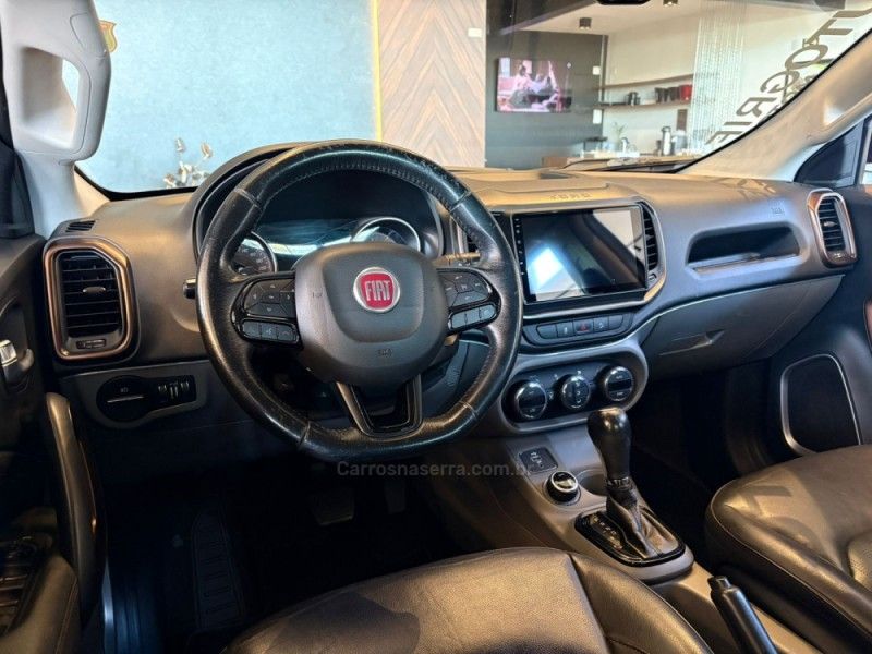FIAT TORO 2.0 16V TURBO VOLCANO AT9 4X4 2018/2018 AUTOGRIF MOTORS CAMPO BOM / Carros no Vale