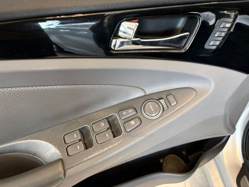 HYUNDAI SONATA 2.4 MPFI V4 16V 182CV 2013/2014 AUTOGRIF MOTORS CAMPO BOM / Carros no Vale