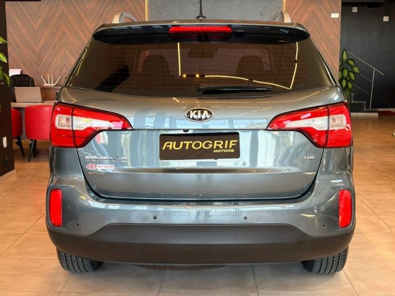 KIA SORENTO 3.5 S.658 V6 4X4 24V 2014/2014 AUTOGRIF MOTORS CAMPO BOM / Carros no Vale