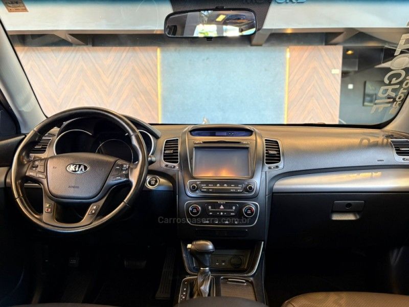 KIA SORENTO 3.5 S.658 V6 4X4 24V 2014/2014 AUTOGRIF MOTORS CAMPO BOM / Carros no Vale