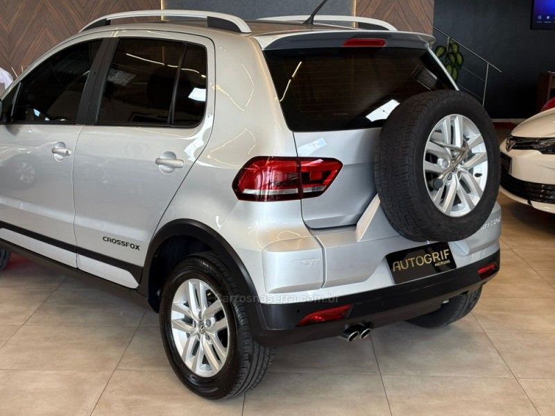 VOLKSWAGEN CROSSFOX 1.6 MSI 16V 2015/2016 AUTOGRIF MOTORS CAMPO BOM / Carros no Vale