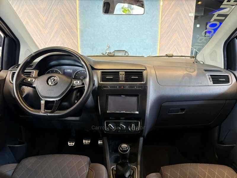 VOLKSWAGEN CROSSFOX 1.6 MSI 16V 2015/2016 AUTOGRIF MOTORS CAMPO BOM / Carros no Vale