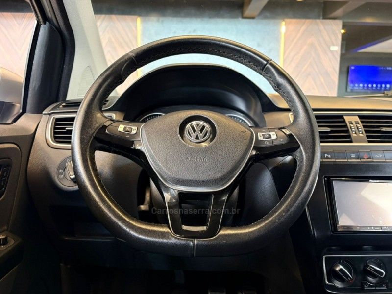 VOLKSWAGEN CROSSFOX 1.6 MSI 16V 2015/2016 AUTOGRIF MOTORS CAMPO BOM / Carros no Vale