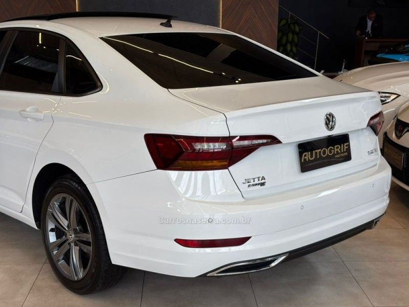 VOLKSWAGEN JETTA 1.4 R-LINE 250 16V TSI 2019/2019 AUTOGRIF MOTORS CAMPO BOM / Carros no Vale