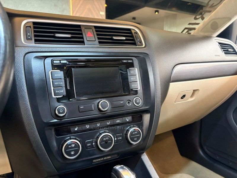 VOLKSWAGEN JETTA 2.0 TSI HIGHLINE 211CV TIPTRONIC 2014/2014 AUTOGRIF MOTORS CAMPO BOM / Carros no Vale