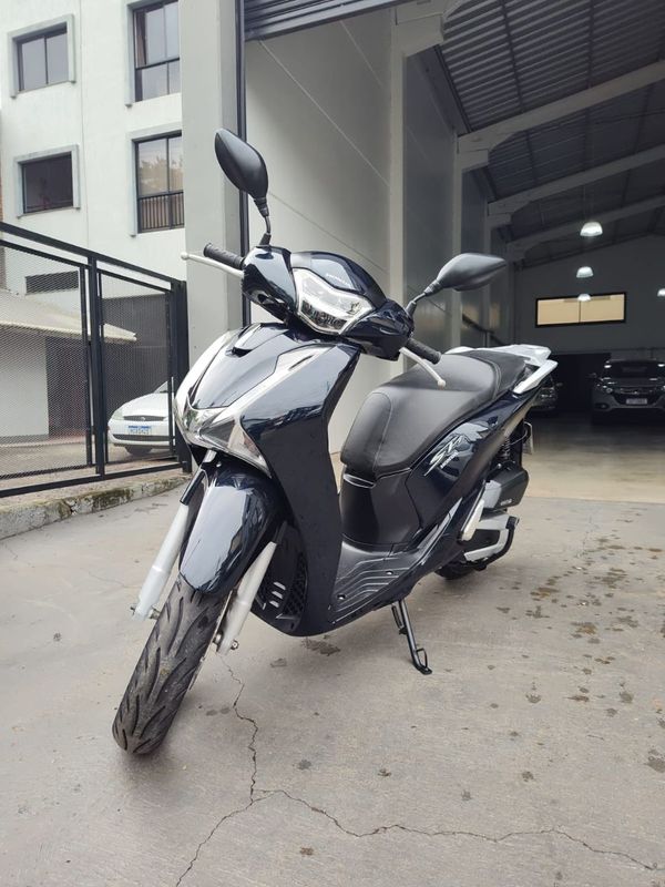 Honda Motos SH 150i/DLX 2018/2018 RENNER AUTOMÓVEIS LAJEADO / Carros no Vale