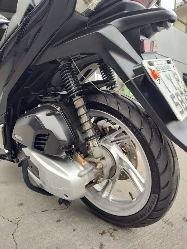 Honda Motos SH 150i/DLX 2018/2018 RENNER AUTOMÓVEIS LAJEADO / Carros no Vale