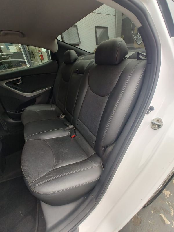 Hyundai Elantra GLS 2.0 16V 2014/2015 RENNER AUTOMÓVEIS LAJEADO / Carros no Vale