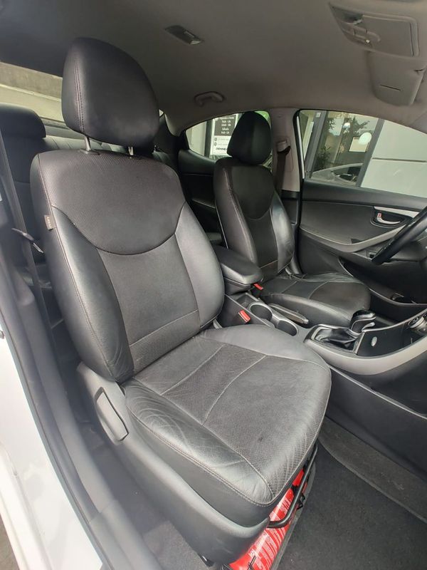 Hyundai Elantra GLS 2.0 16V 2014/2015 RENNER AUTOMÓVEIS LAJEADO / Carros no Vale