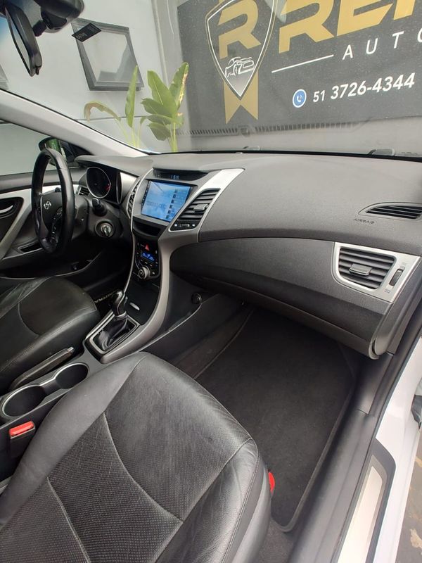 Hyundai Elantra GLS 2.0 16V 2014/2015 RENNER AUTOMÓVEIS LAJEADO / Carros no Vale