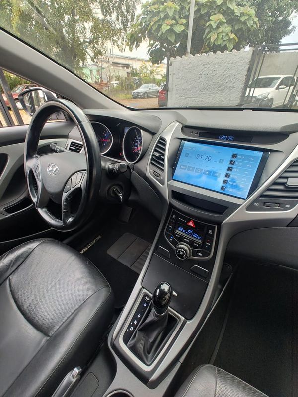 Hyundai Elantra GLS 2.0 16V 2014/2015 RENNER AUTOMÓVEIS LAJEADO / Carros no Vale