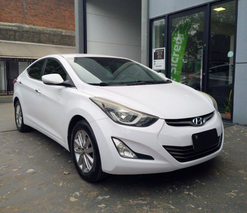 Hyundai Elantra GLS 2.0 16V 2014/2015 RENNER AUTOMÓVEIS LAJEADO / Carros no Vale