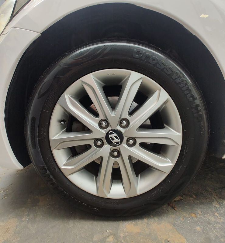Hyundai Elantra GLS 2.0 16V 2014/2015 RENNER AUTOMÓVEIS LAJEADO / Carros no Vale