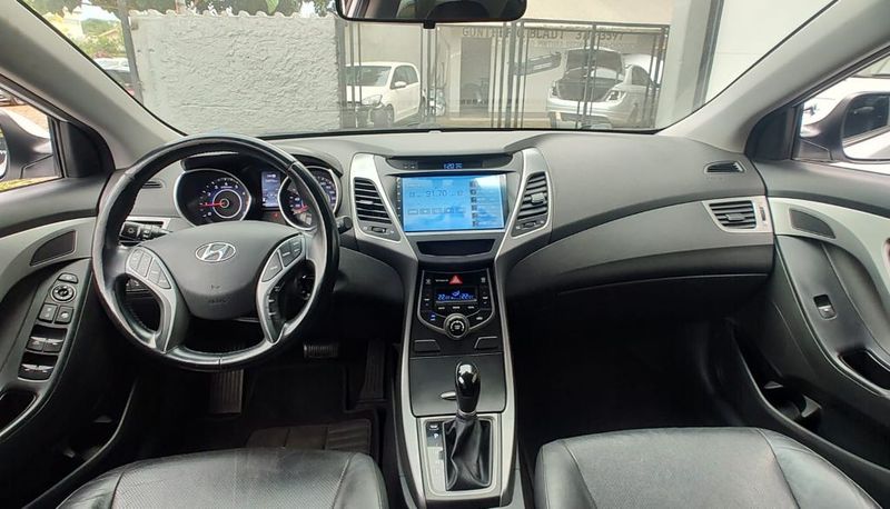 Hyundai Elantra GLS 2.0 16V 2014/2015 RENNER AUTOMÓVEIS LAJEADO / Carros no Vale