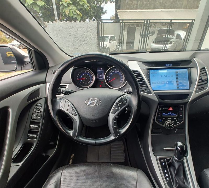 Hyundai Elantra GLS 2.0 16V 2014/2015 RENNER AUTOMÓVEIS LAJEADO / Carros no Vale